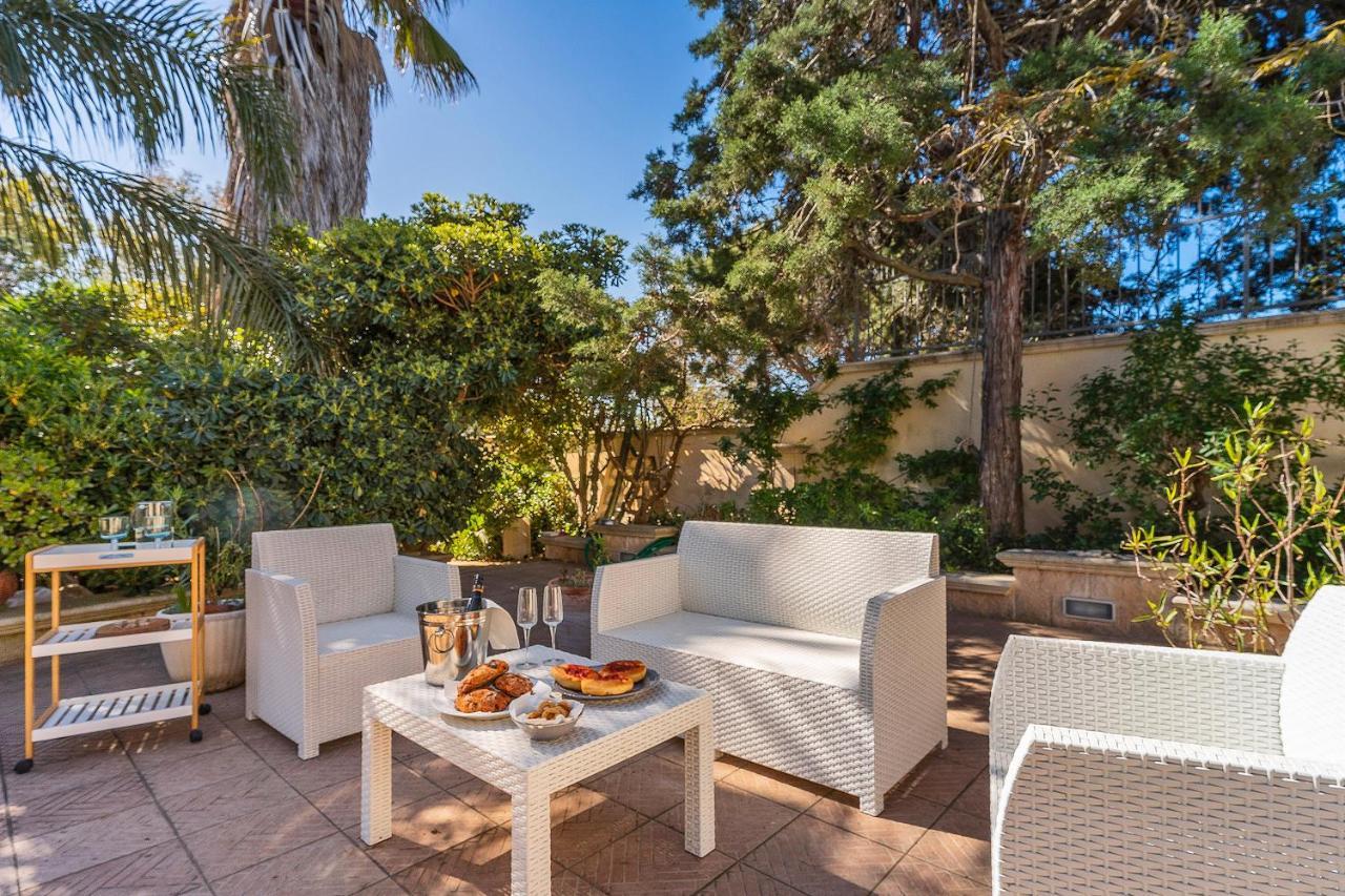 レッチェ Garden View Near The Sea Bed & Breakfast エクステリア 写真