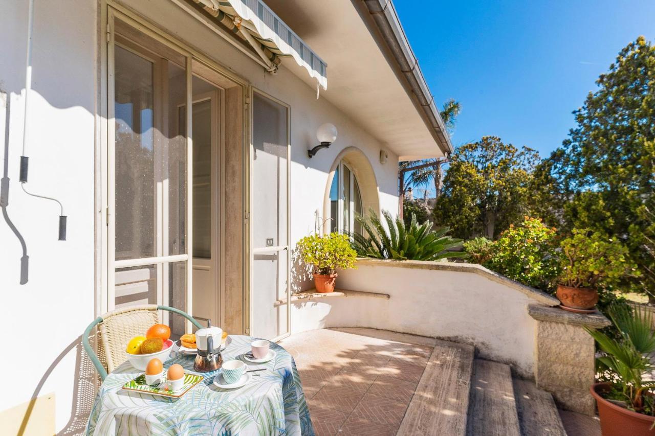 レッチェ Garden View Near The Sea Bed & Breakfast エクステリア 写真